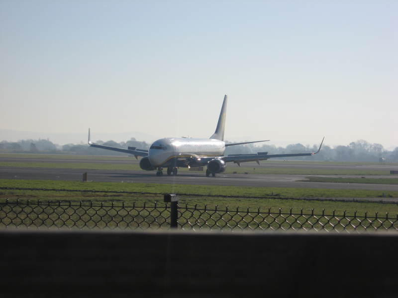 File:Ryanair 737-8AS EI-CTB from AVP..jpg