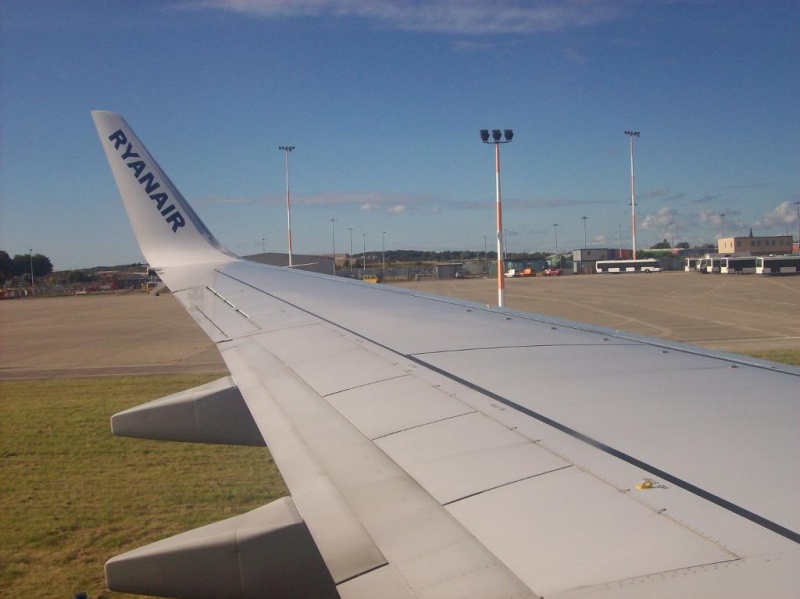 File:Liverpool Airport EGGP apron from Ryanair 737-800.jpg