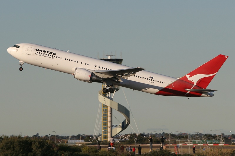 File:Qantas 767 vhogo 180605 G edited.jpg